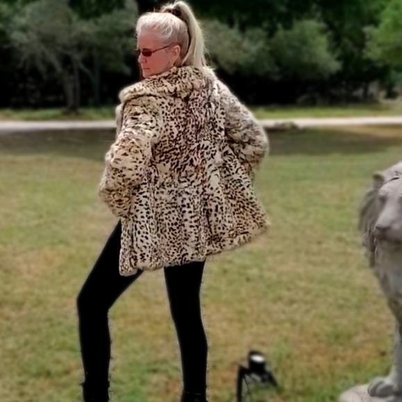 Gorgeous Rabbit Fur Coat with Bobcat Print sz Sm - Picture 7 of 17